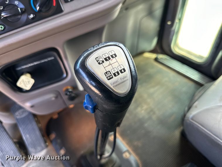 image for item DG4279 2012 Peterbilt 365 crane truck