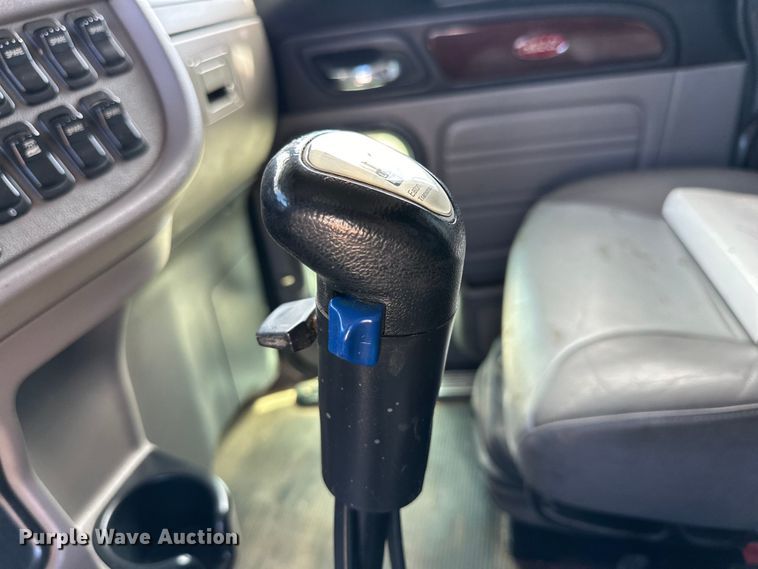 image for item DG4279 2012 Peterbilt 365 crane truck