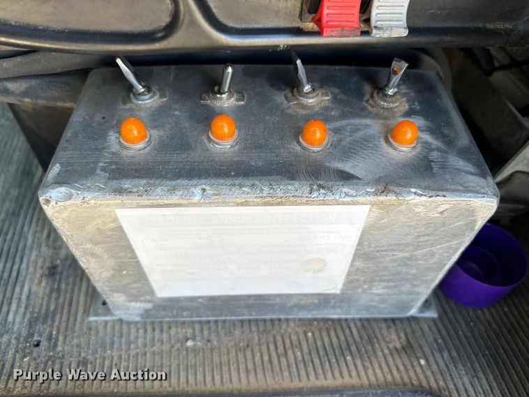 image for item DG4279 2012 Peterbilt 365 crane truck