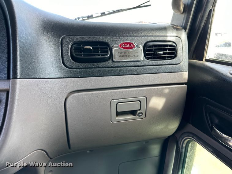 image for item DG4279 2012 Peterbilt 365 crane truck