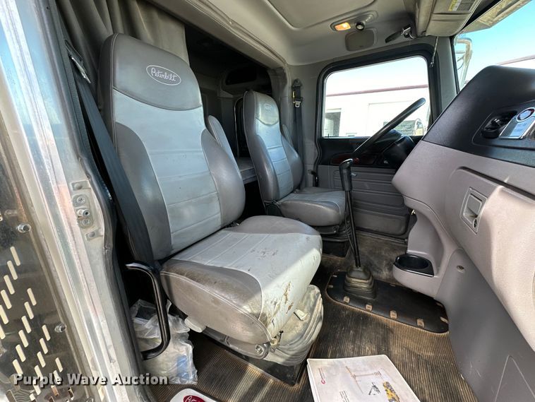 image for item DG4279 2012 Peterbilt 365 crane truck