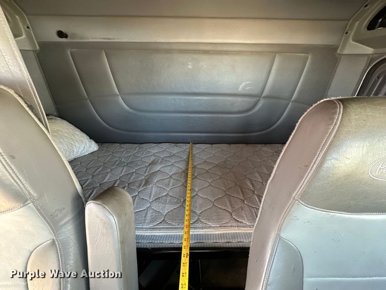 image for item DG4279 2012 Peterbilt 365 crane truck