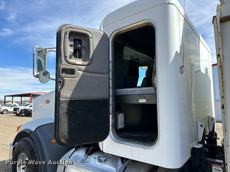 image for item DG4279 2012 Peterbilt 365 crane truck