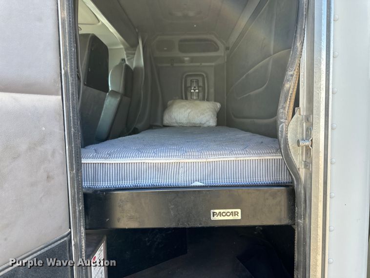 image for item DG4279 2012 Peterbilt 365 crane truck