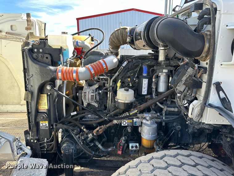 image for item DG4279 2012 Peterbilt 365 crane truck