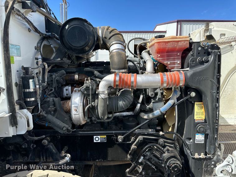 image for item DG4279 2012 Peterbilt 365 crane truck