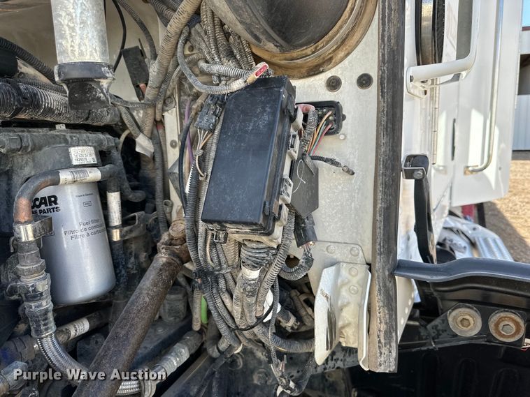 image for item DG4279 2012 Peterbilt 365 crane truck