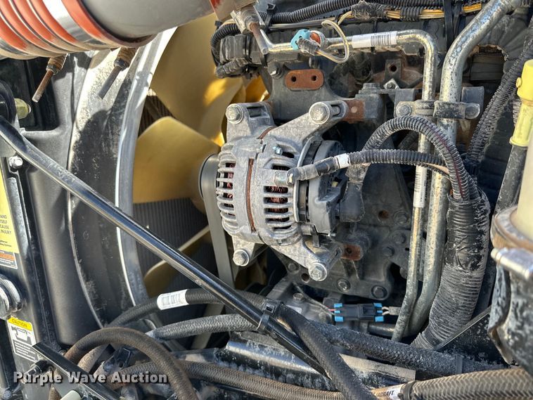 image for item DG4279 2012 Peterbilt 365 crane truck