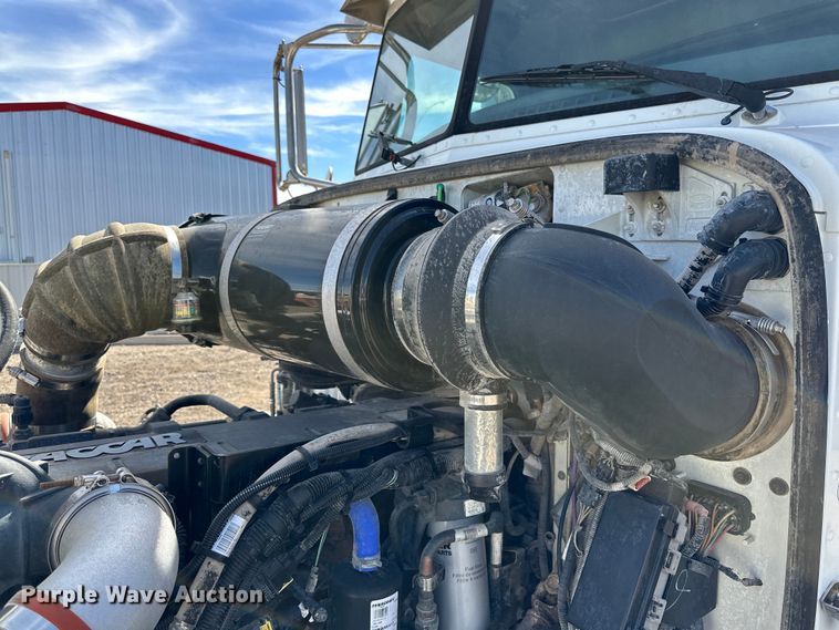 image for item DG4279 2012 Peterbilt 365 crane truck