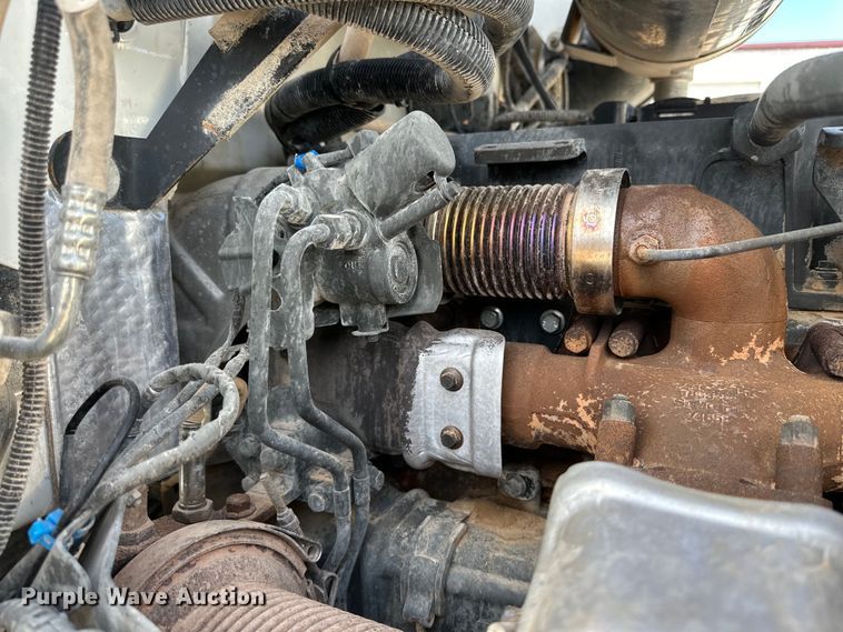 image for item DG4279 2012 Peterbilt 365 crane truck