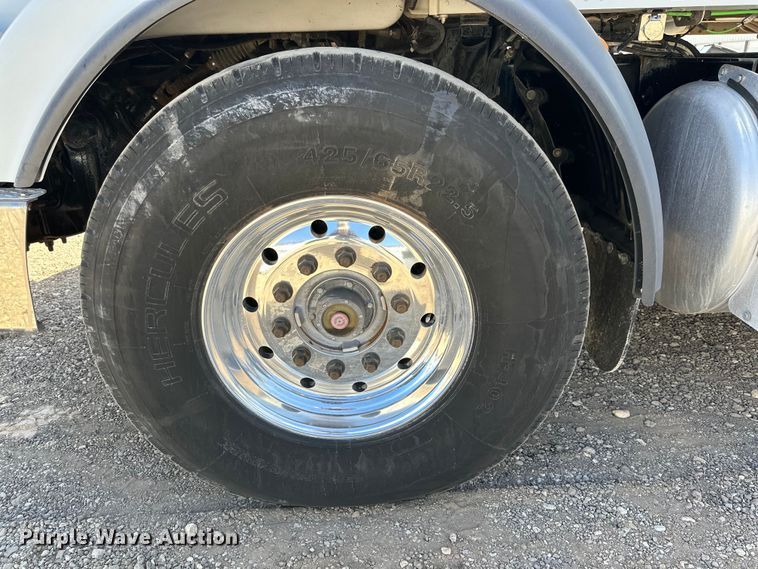 image for item DG4279 2012 Peterbilt 365 crane truck