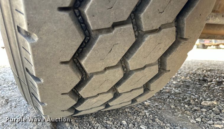 image for item DG4279 2012 Peterbilt 365 crane truck