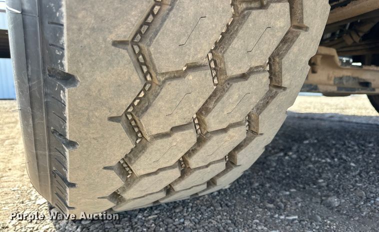 image for item DG4279 2012 Peterbilt 365 crane truck