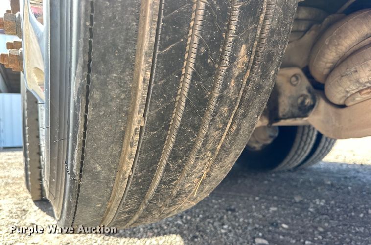 image for item DG4279 2012 Peterbilt 365 crane truck