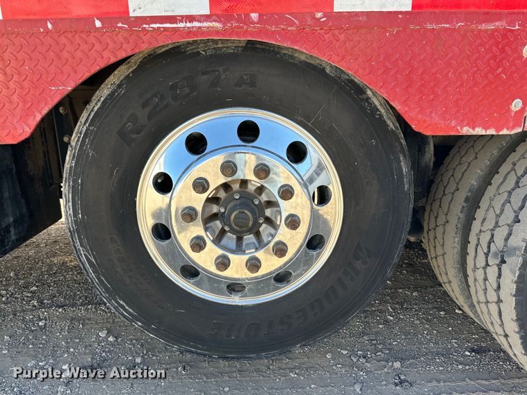 image for item DG4279 2012 Peterbilt 365 crane truck