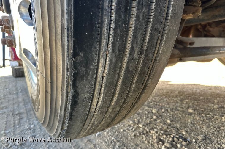 image for item DG4279 2012 Peterbilt 365 crane truck