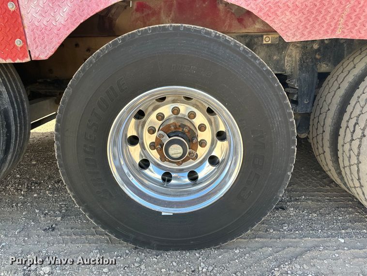 image for item DG4279 2012 Peterbilt 365 crane truck