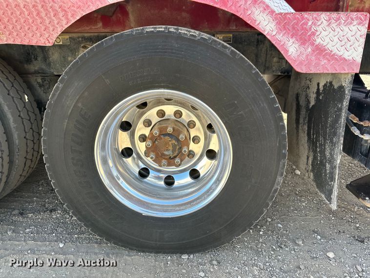 image for item DG4279 2012 Peterbilt 365 crane truck