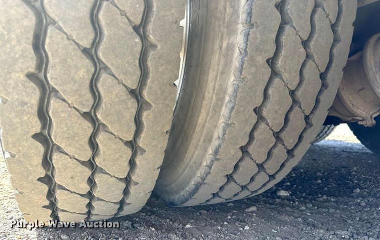 image for item DG4279 2012 Peterbilt 365 crane truck