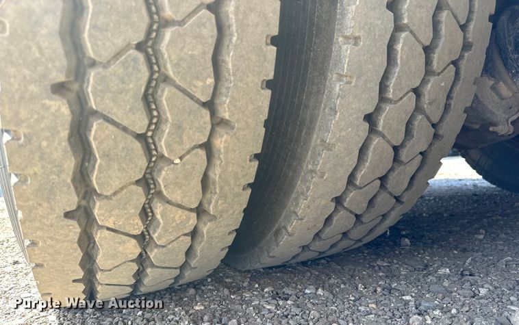 image for item DG4279 2012 Peterbilt 365 crane truck