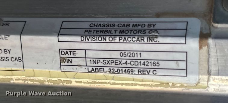 image for item DG4279 2012 Peterbilt 365 crane truck