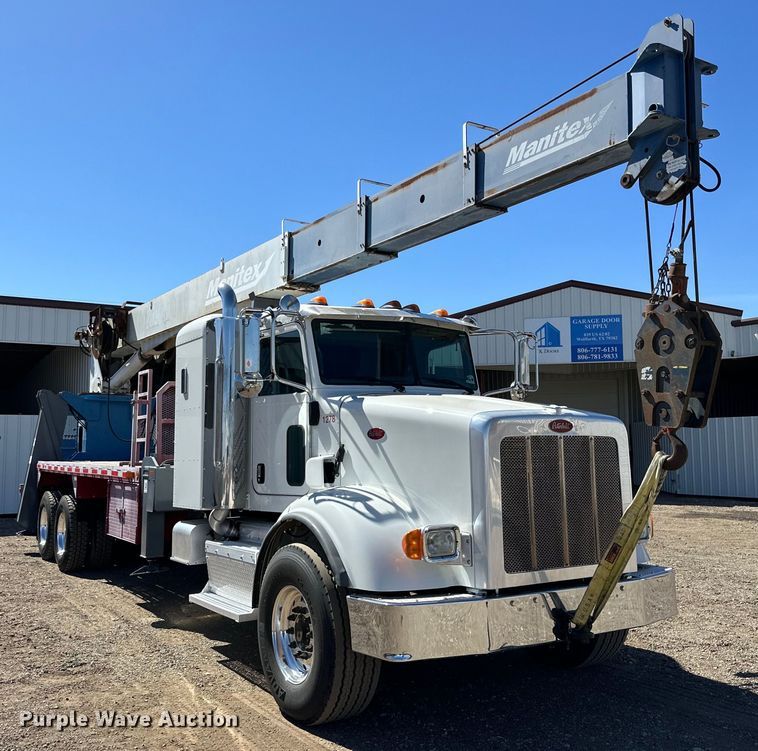 image for item DG4280 2016 Peterbilt 365 crane truck