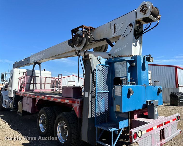 image for item DG4280 2016 Peterbilt 365 crane truck