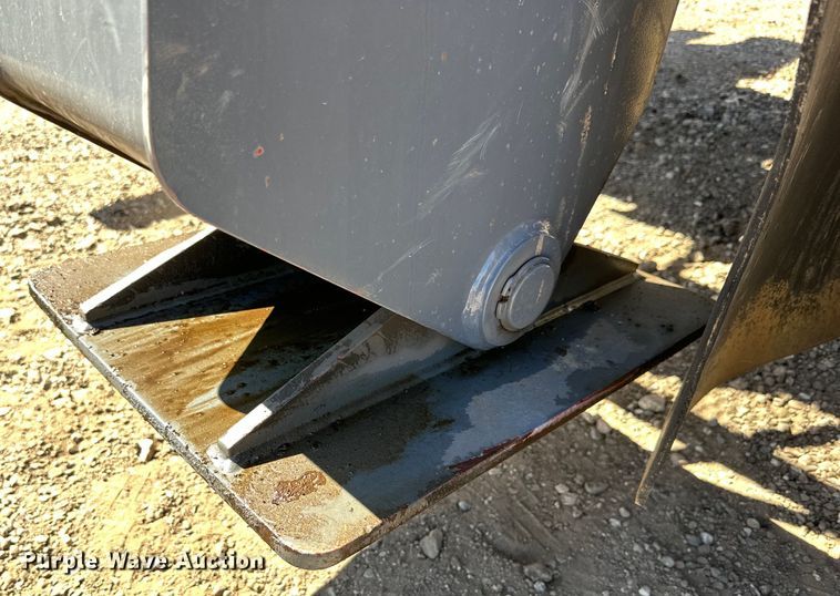 image for item DG4280 2016 Peterbilt 365 crane truck