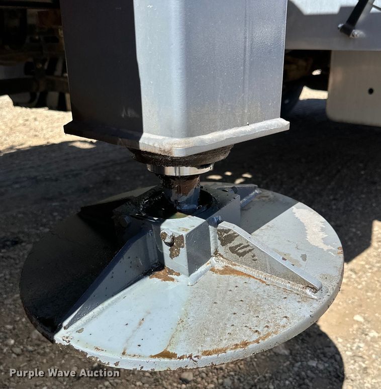 image for item DG4280 2016 Peterbilt 365 crane truck