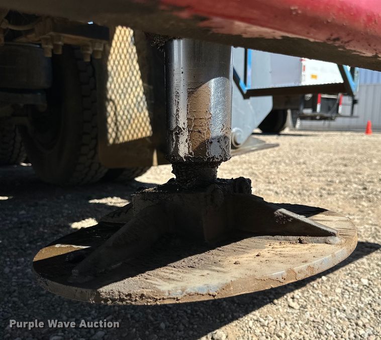 image for item DG4280 2016 Peterbilt 365 crane truck