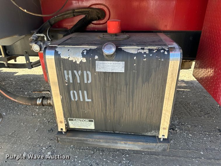 image for item DG4280 2016 Peterbilt 365 crane truck