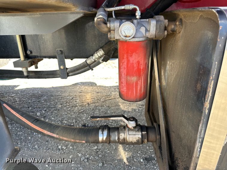 image for item DG4280 2016 Peterbilt 365 crane truck