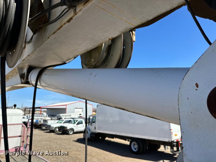 image for item DG4280 2016 Peterbilt 365 crane truck