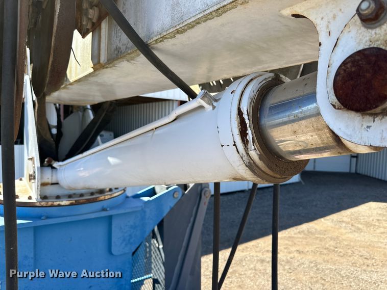 image for item DG4280 2016 Peterbilt 365 crane truck