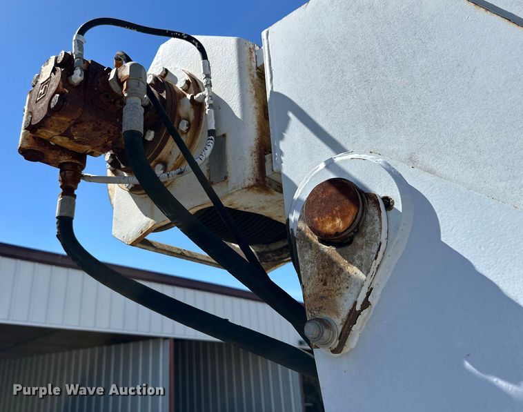 image for item DG4280 2016 Peterbilt 365 crane truck