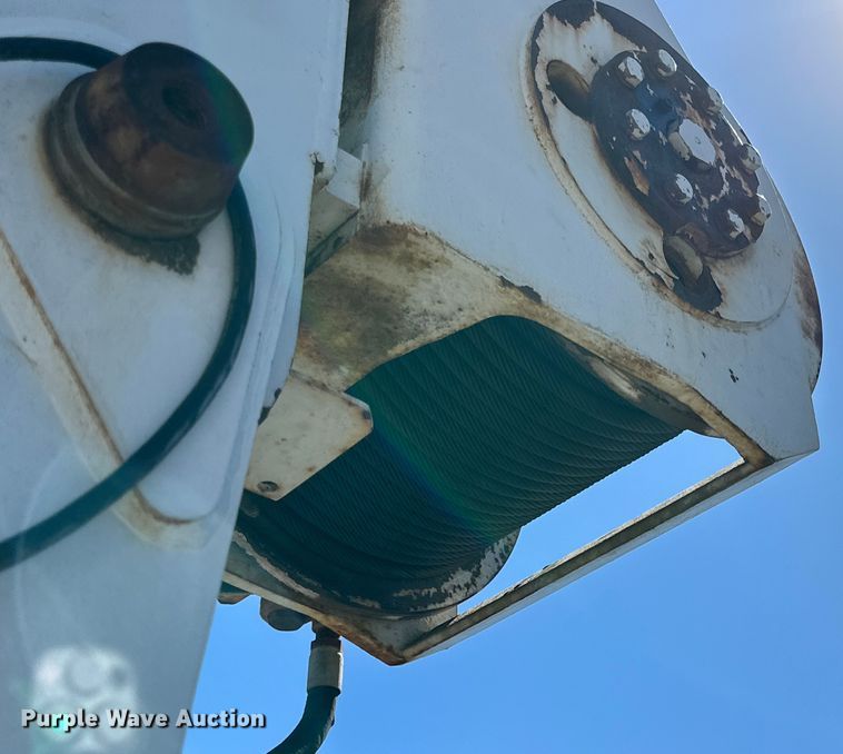 image for item DG4280 2016 Peterbilt 365 crane truck