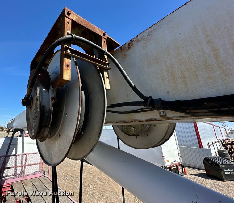 image for item DG4280 2016 Peterbilt 365 crane truck