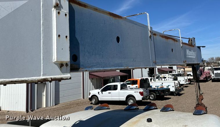 image for item DG4280 2016 Peterbilt 365 crane truck