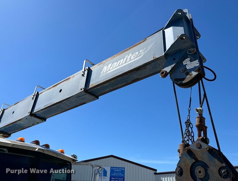 image for item DG4280 2016 Peterbilt 365 crane truck