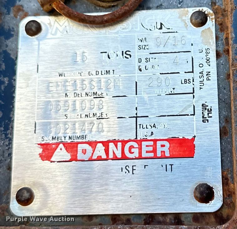 image for item DG4280 2016 Peterbilt 365 crane truck