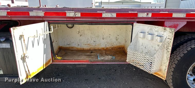 image for item DG4280 2016 Peterbilt 365 crane truck