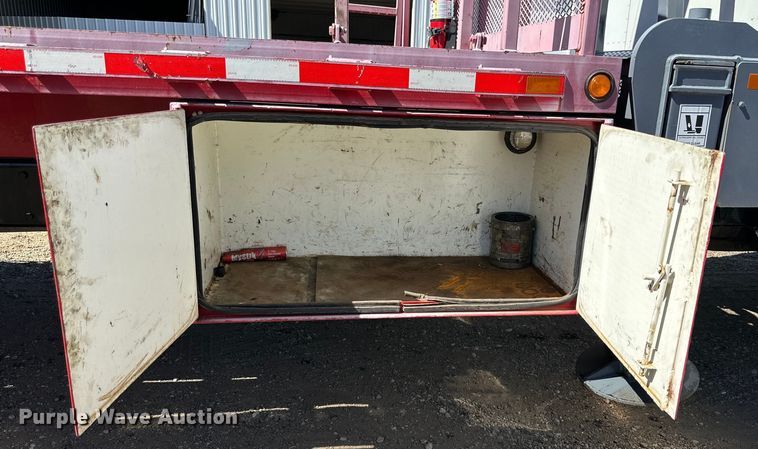 image for item DG4280 2016 Peterbilt 365 crane truck