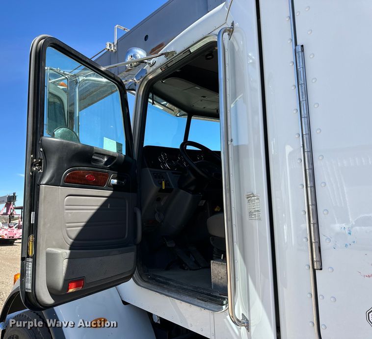 image for item DG4280 2016 Peterbilt 365 crane truck