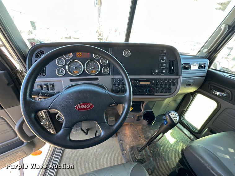 image for item DG4280 2016 Peterbilt 365 crane truck