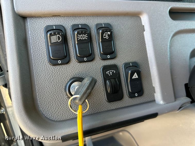 image for item DG4280 2016 Peterbilt 365 crane truck