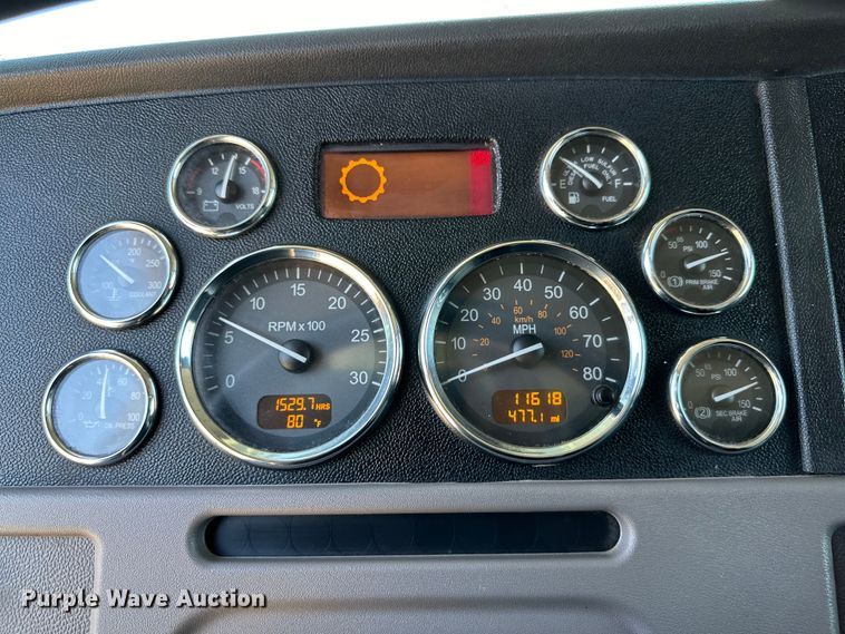 image for item DG4280 2016 Peterbilt 365 crane truck