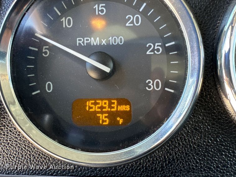 image for item DG4280 2016 Peterbilt 365 crane truck