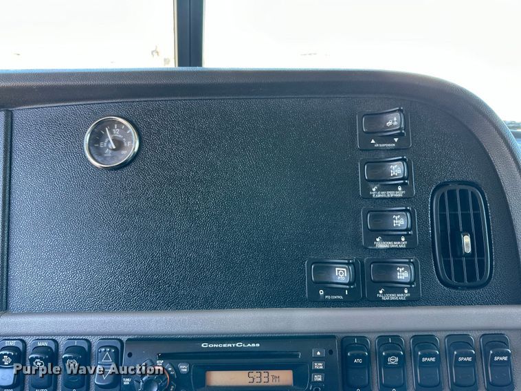 image for item DG4280 2016 Peterbilt 365 crane truck