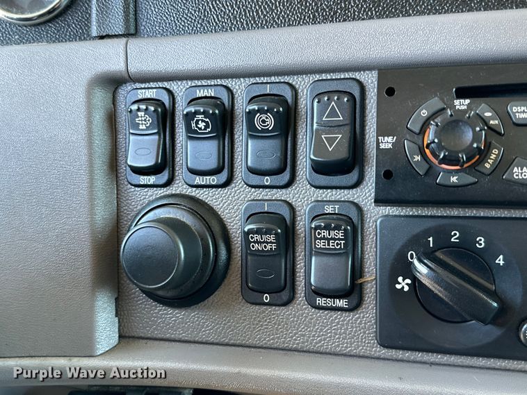 image for item DG4280 2016 Peterbilt 365 crane truck