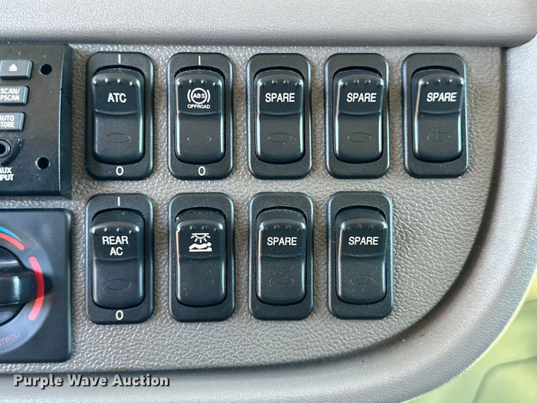 image for item DG4280 2016 Peterbilt 365 crane truck